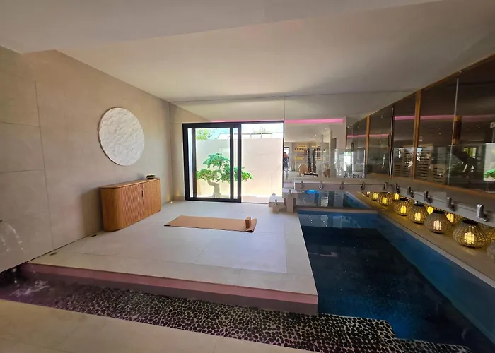 Ocean View Apartment With Own Private Gym Sauna & Plunge Pool